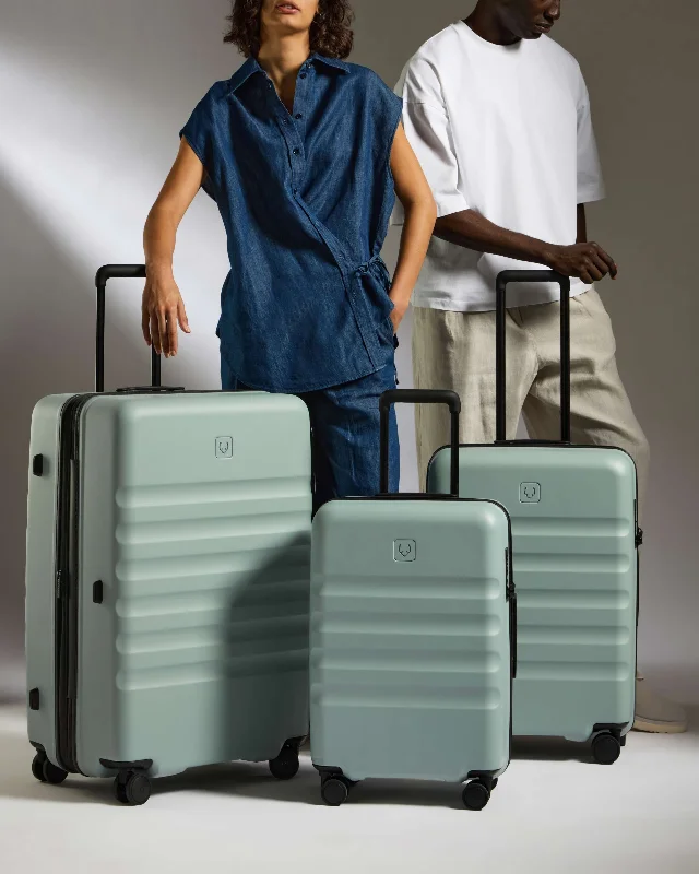 Travel Shoe Bags in Polyester with Ventilation Holes in KhakiLarge Carry-on Luggage Set in Mist Blue - Icon Stripe