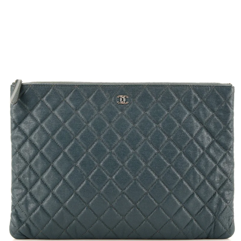 Mirrored Clutch in Silver for Futuristic - Themed GatheringsO Case Clutch Quilted Caviar Large