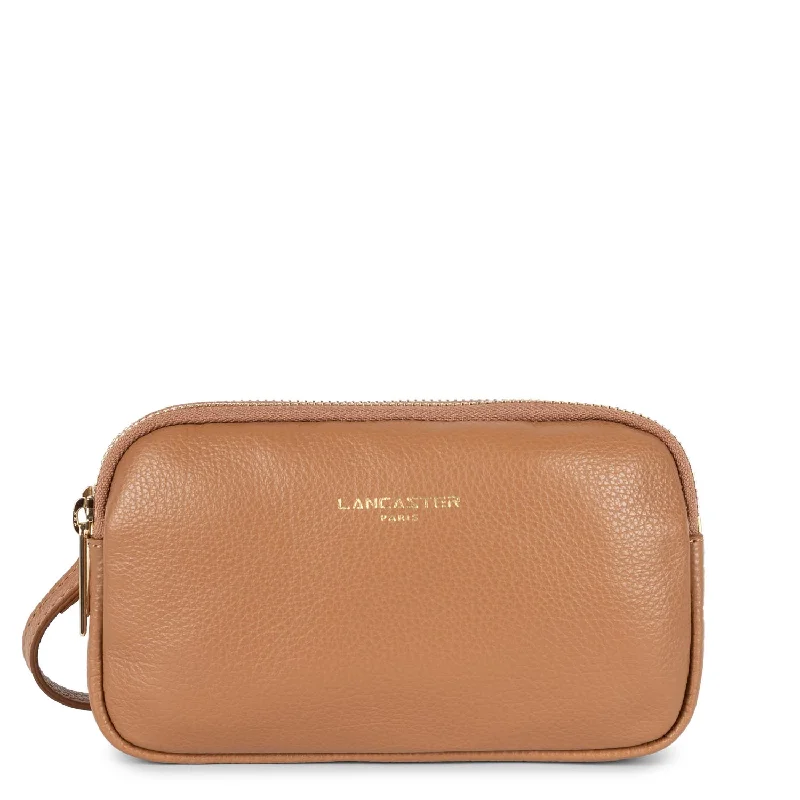 Quilted Leather Crossbody Bag in Cream for a Classic and Elegant AppearanceDune Double Clutch