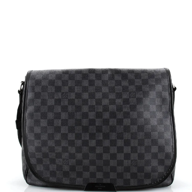 Metallic Crossbody Bag in Silver for New Year's Eve and Special CelebrationsDaniel Messenger Bag Damier Graphite GM